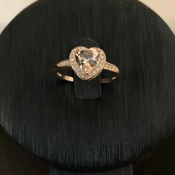 Rose Gold Heart Ring - Picture 3 of 5